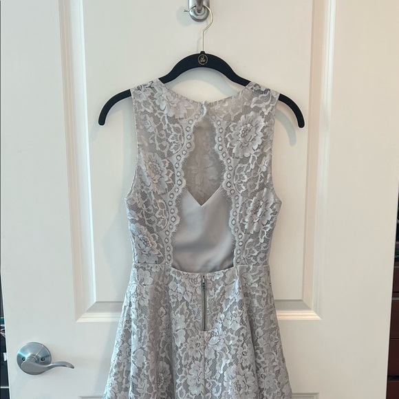 Alice + Olivia Lace Open Back Dress - Picture 7 of 16